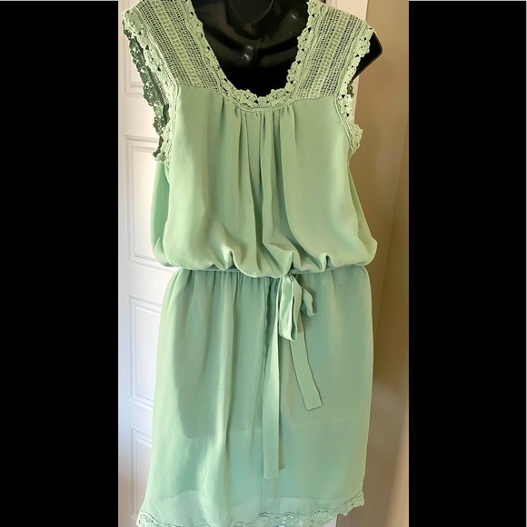 🌾 2/$25 Crochet trimmed mint dress - Picture 4 of 7